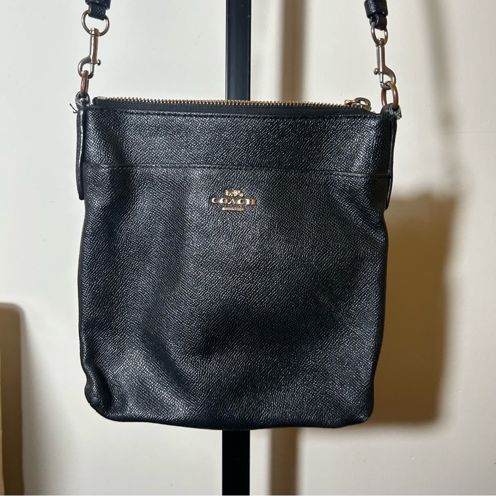 Coach Kitt Messenger Crossbody Bag Black Crossgrain‎ Leather Zip Top Purse 41320